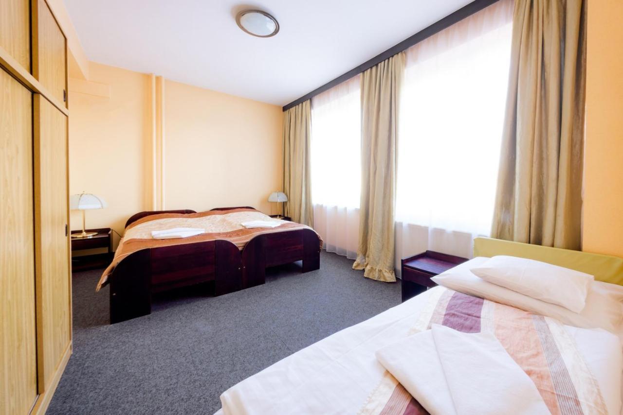 Hotel Uno Kecskemét Zewnętrze zdjęcie
