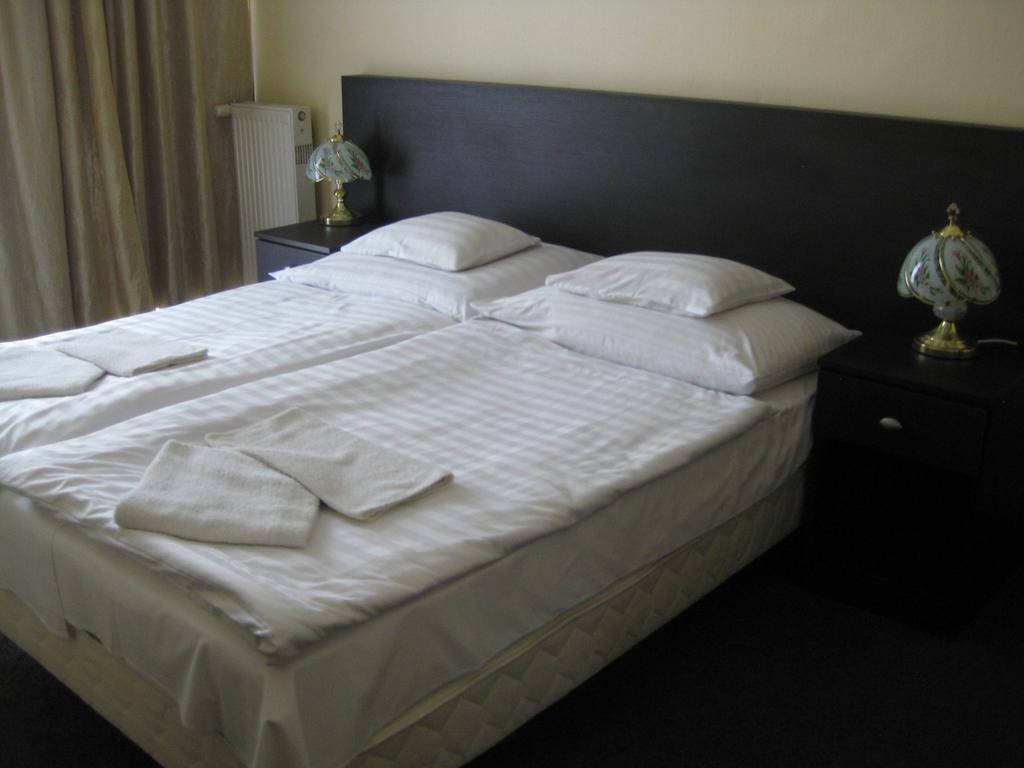 Hotel Uno Kecskemét Zewnętrze zdjęcie